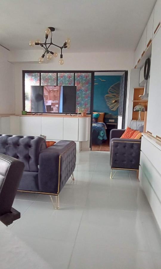 Liege Centre Mediacite Appartement Possible Parking Terrasse Immense 8Eme Pour 2 Personnes Exterior foto